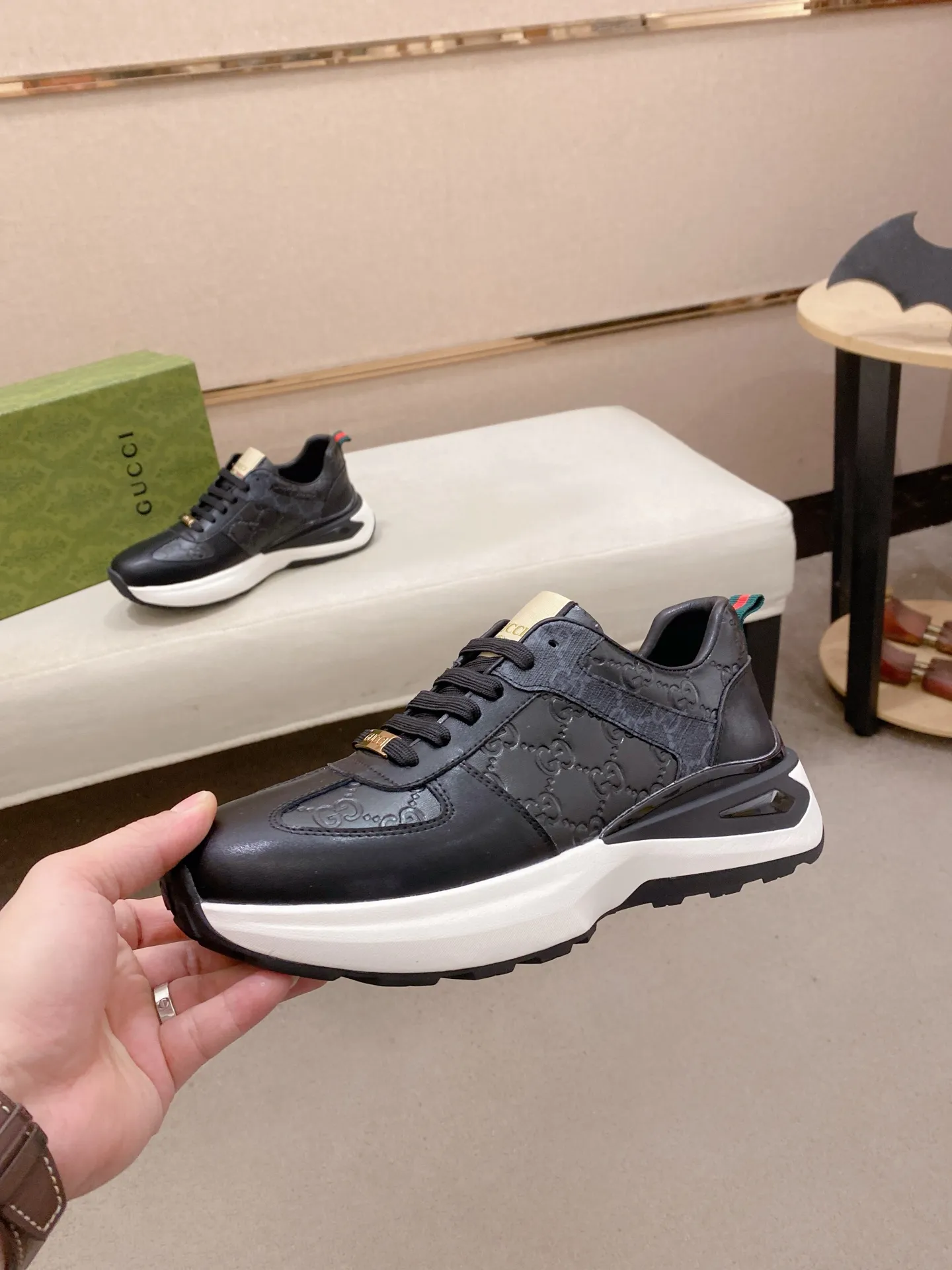 Factory price 442 men's shoes 💰New GUCCI (Gucci) counters are on the market at the same time, new men's shoes, 😘fabrics are selected imported cowhide, lining: sheepskin lining. 👍🏿 High-end ☄️ air-cushion molded anti-slip rubber outsole, exquisite lines, simple and elegant, comfortable and high-end for leisure travel. Code number: 38 to 44 (45 can be customized and cannot be returned or exchanged)
